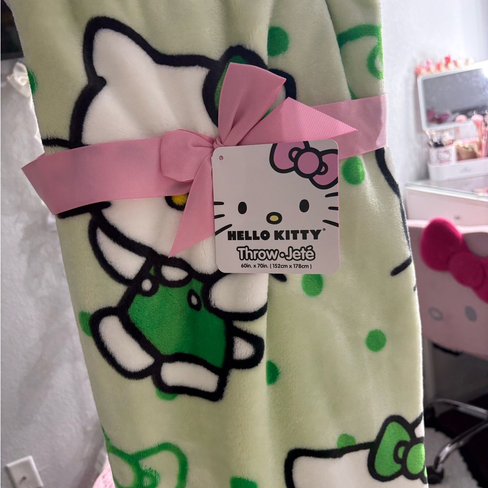Hello Kitty Green Blanket